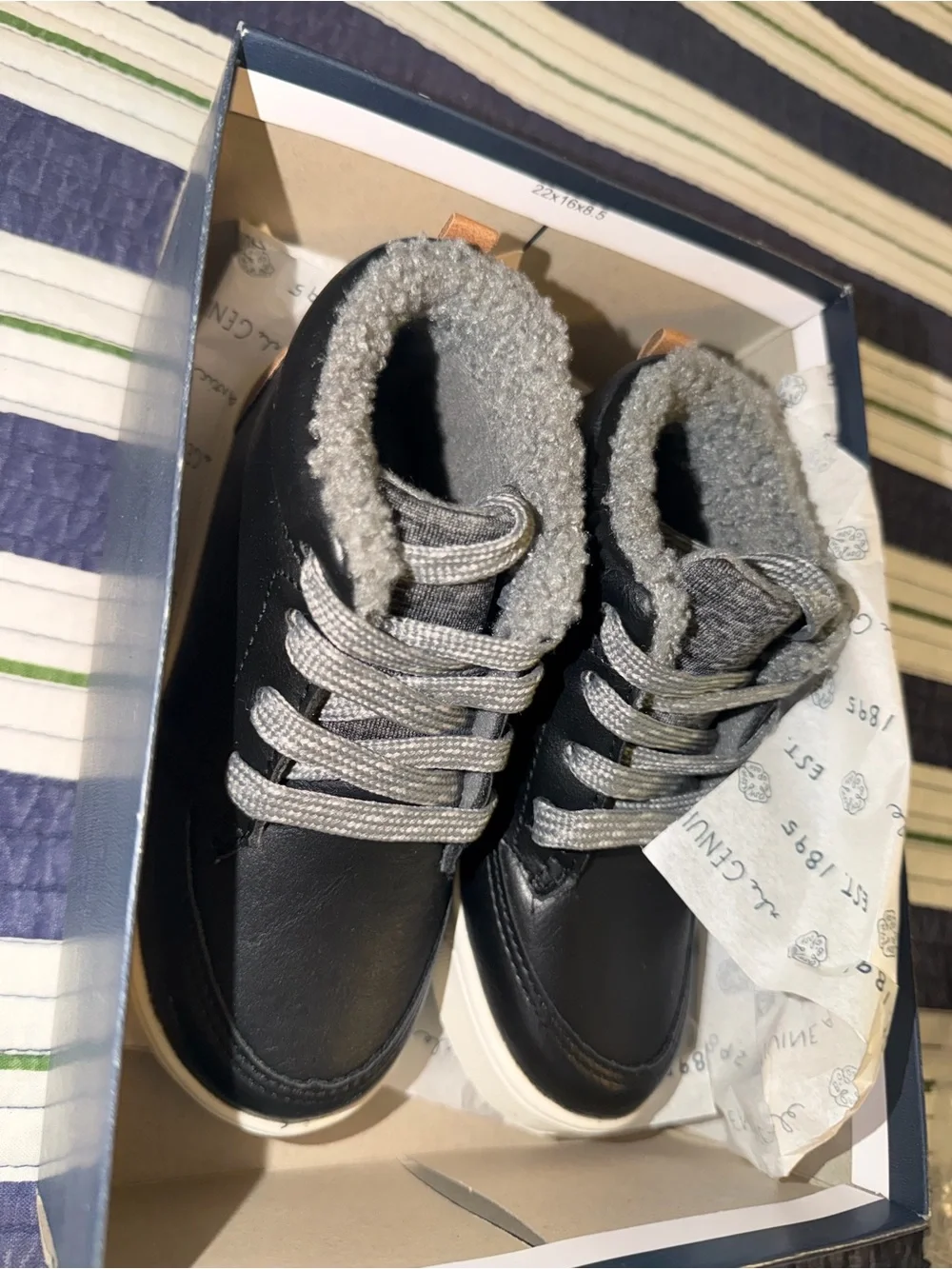Toddler Black fur lined sneaker / boot